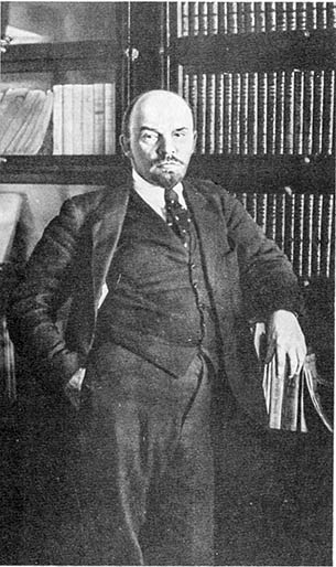 Lenin-standing