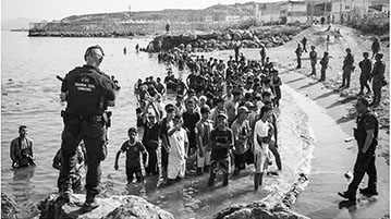 Migrant wave tries to enter Ceuta, Spain